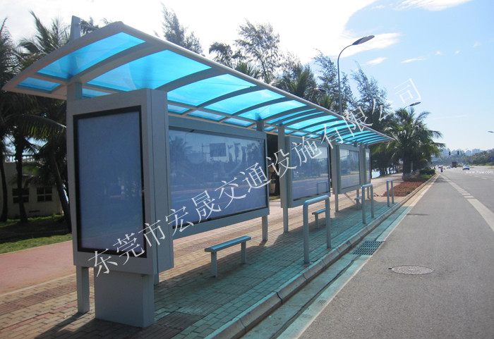 海南三亚第三批公交候车亭现场安装完工图片